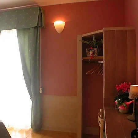 Il Roscio Hotell 2*